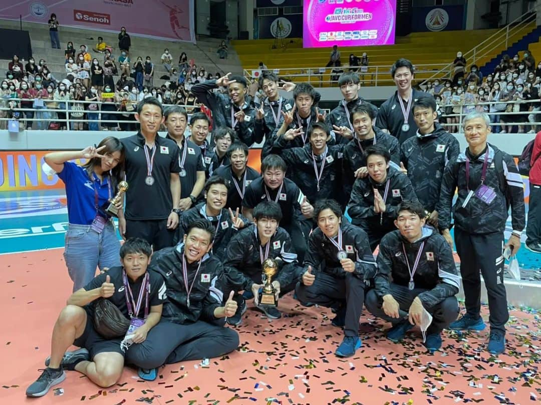 小野遥輝のインスタグラム：「. 2022.8.7~8.14 inナコンパトム🇹🇭 . AVC CUP FOR MEN 準優勝🥈 . 6月から全日本Bに追加招集され、今大会まであっという間だったなと感じています。 なかなかチームの期待に応えられるようなパフォーマンスはできていませんでしたが、最後の最後に試合に出してもらい少しは貢献できたかなと思います🙇 . たくさんの応援ありがとうございました！ サントリーに戻り、またリーグに向けて頑張ります！！」