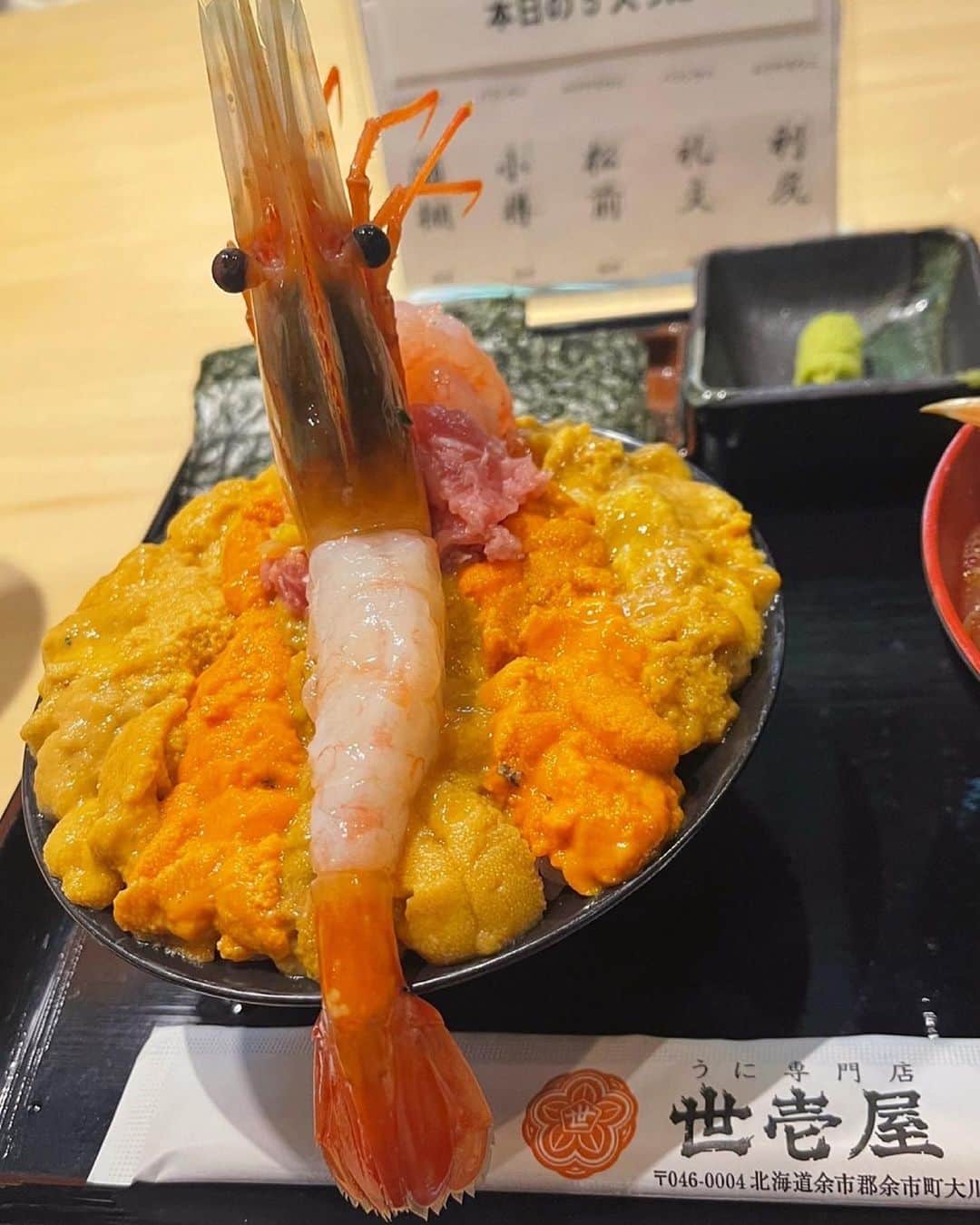 大政絢のインスタグラム：「本日22時から放送の「100%！アピールちゃん」で 北海道世壱屋さんのうにを紹介しています🫣✨ 私も今年ようやくお店にも行け、この美味しさがみなさんに届くといいな〜と放送までドキドキしています！！ お時間ある方は是非✌️  #100パーセントアピールちゃん #世壱屋　この時は新しくできた小樽店に✌️」