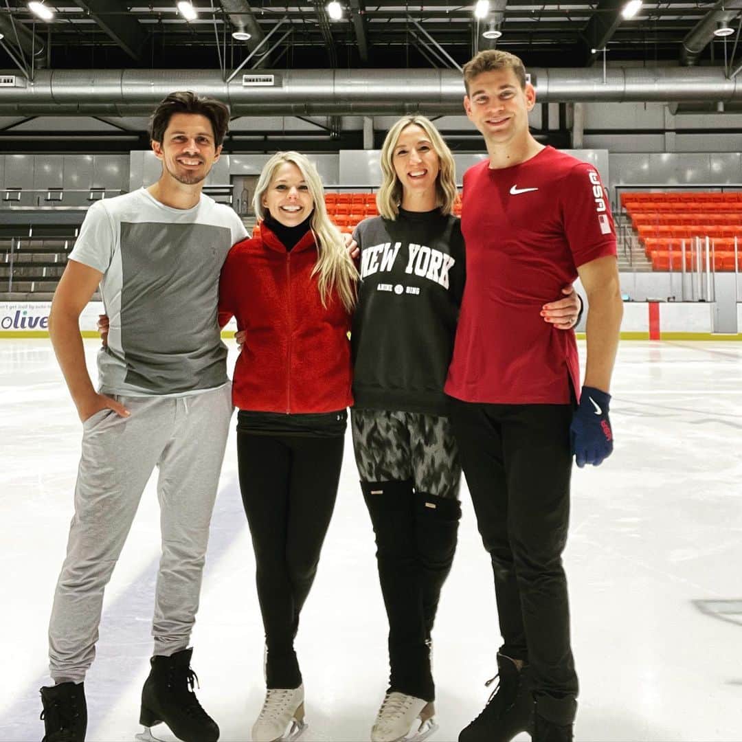 シネイド・ケアーのインスタグラム：「I had a grand old time choreographing with @sineadskate for the 2022 World Pairs Champions- Alexa Scimeca-Knierim&Brandon Frazier. Such great people and I can’t wait to see them in action this season. #greatparkice #usfsa #usfigureskating #isu #isufigureskating #figureskatingpairs #skateamerica」
