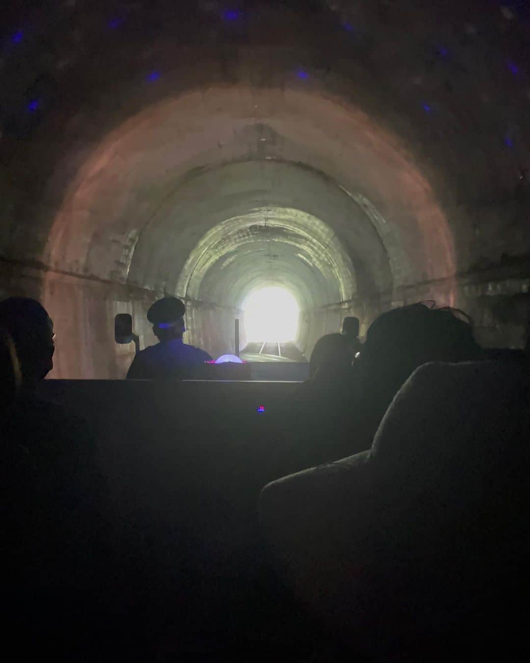 山口もえのインスタグラム：「・  何年かぶりに家族旅行へ ずっと行きたかったお墓参りと 福岡の太宰府天満宮と 高千穂からの宮崎シーガイアへ  美味しいごはんも乗馬もプールもBBQも ステキな景色も体験も 何もかもが素晴らしかった！！  最後の一枚は長女が撮ってくれた♡ 絶景にはしゃぐ母ちゃん…  #福岡#小郡 #宮崎#高千穂 #シーガイア #BBQ #花火 #お盆休み」
