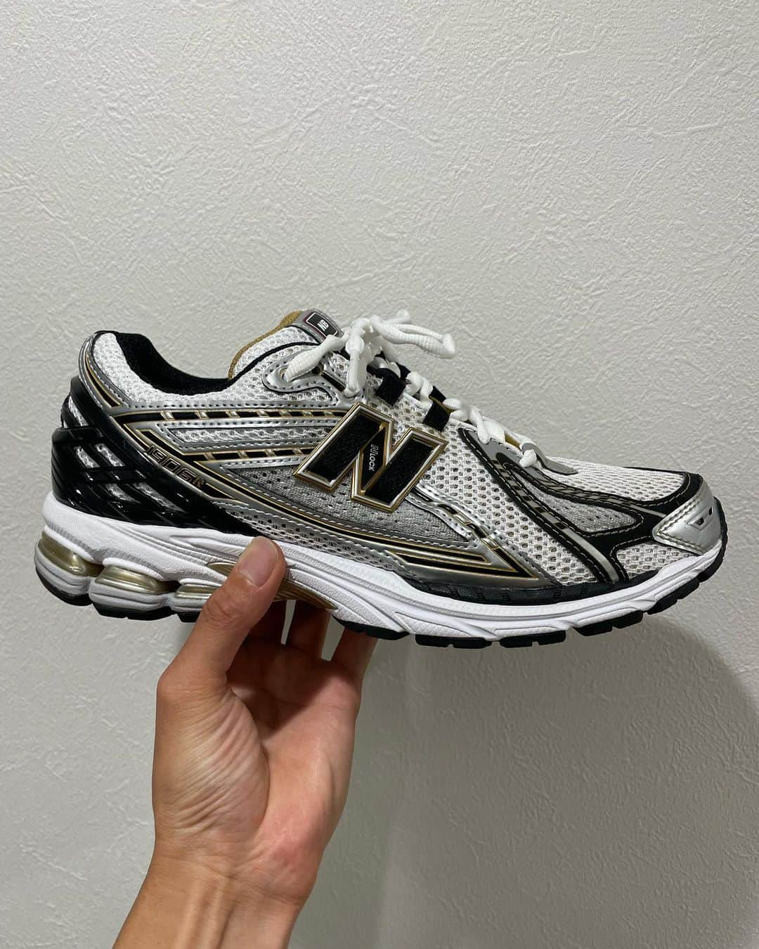 菊田竜大さんのインスタグラム写真 - (菊田竜大Instagram)「ダサかっこいい。  #newbalance  #m1906ra #岡部にはダサいと言われた #悔しい」8月15日 22時01分 - hanaco_kikuta