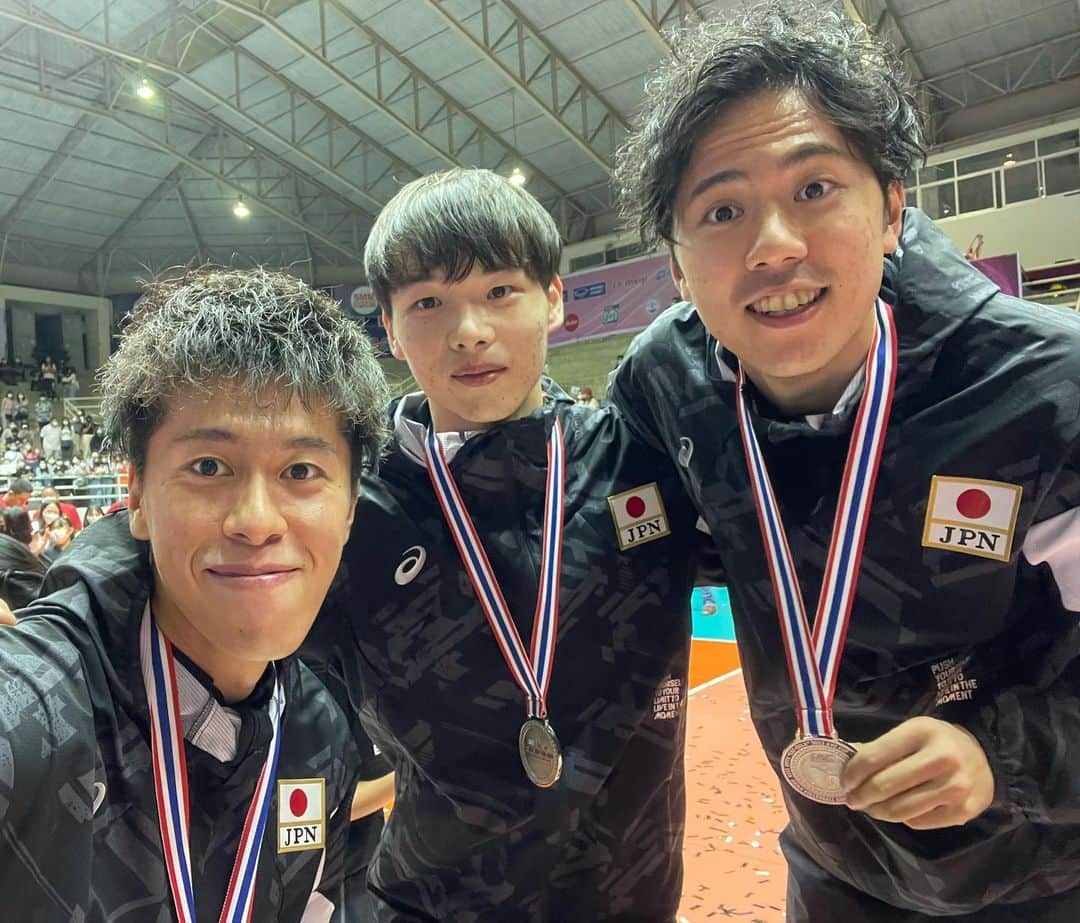 富田将馬さんのインスタグラム写真 - (富田将馬Instagram)「AVCカップ🥈 ・ 応援ありがとうございました🙇‍♂️ また1つレベルアップできたと実感できた大会でした！ まずはしっかり休んで、Vリーグに向けて1つでも多く成長して試合に臨めるよう練習します💪🏻 ・ #🥈 #Soul #OH #同期 #東レアローズ #C #🇹🇭」8月15日 17時28分 - shoma_tomita