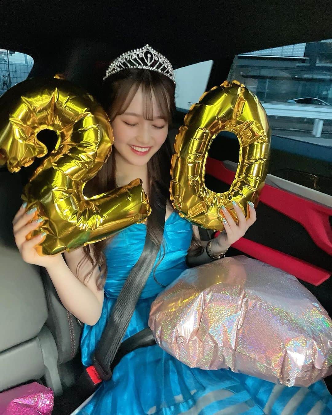西綾乃さんのインスタグラム写真 - (西綾乃Instagram)「20歳になりました～！  お祝いメッセージ沢山ありがとうございました😭 幸せな誕生日になりました！！！」8月15日 19時28分 - achan___15