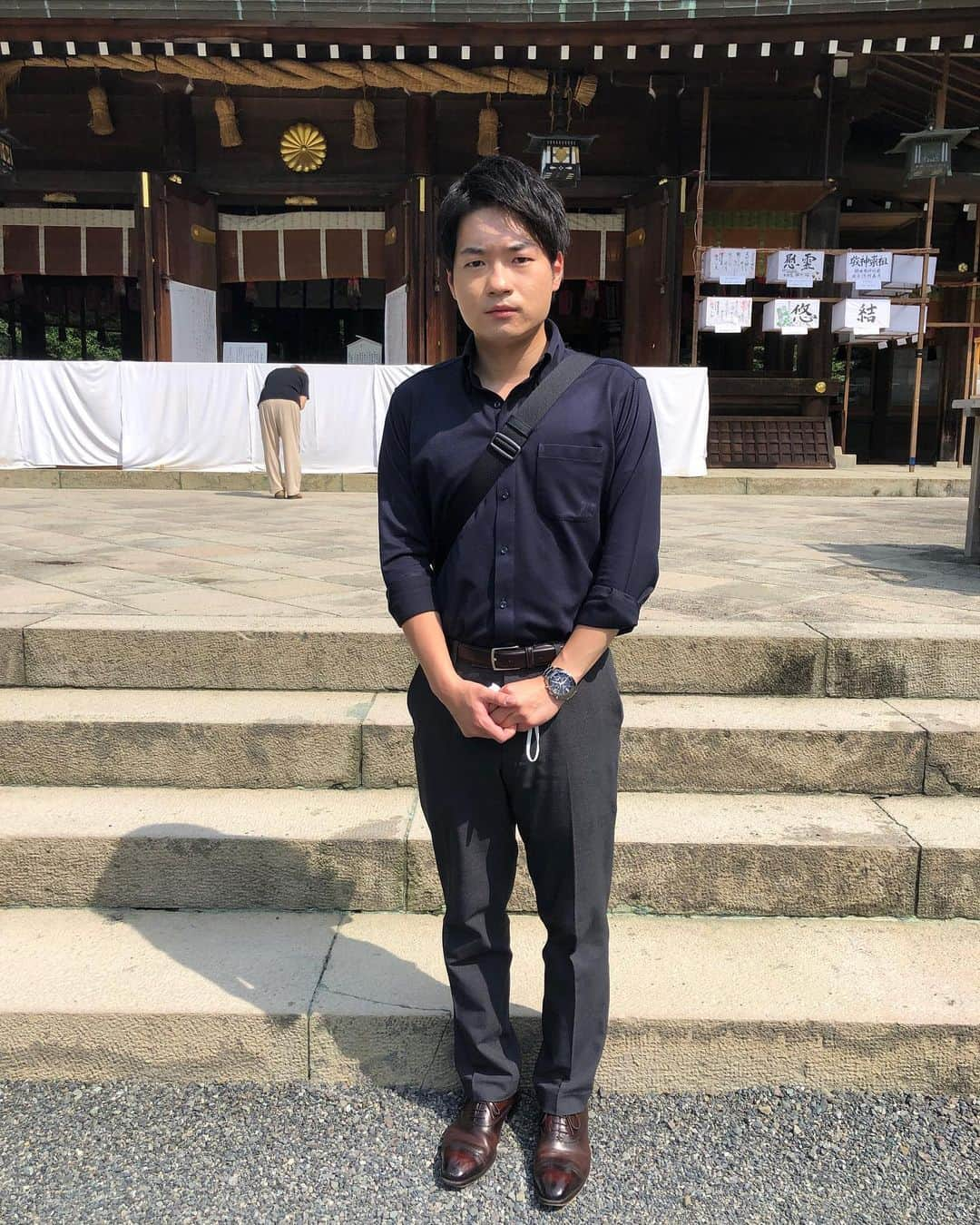 林輝彦のインスタグラム：「林輝彦です。  #靜岡縣護國神社　を参拝しました。  ご英霊に、 日本は終戦から1度も戦争が 起きていないことをご報告し、 当時命を懸けて必死に 日本を守ってくださったことに 心より感謝を申し上げてきました。  先の大戦を #大東亜戦争　と呼ぶ人もいれば、 #太平洋戦争　と呼ぶ人もいます。  私は先の大戦について必死に勉強をしました。  歴史観は人それぞれですが、 忘れてはいけない事があると私は思っています。  それは、 当時必死に日本を守ってくださった 先人達がいたから私達は 今、平和に暮らせているということです。  私は感謝の気持ちを忘れずにいます。  #靜岡縣護國神社#終戦の日 #林輝彦」