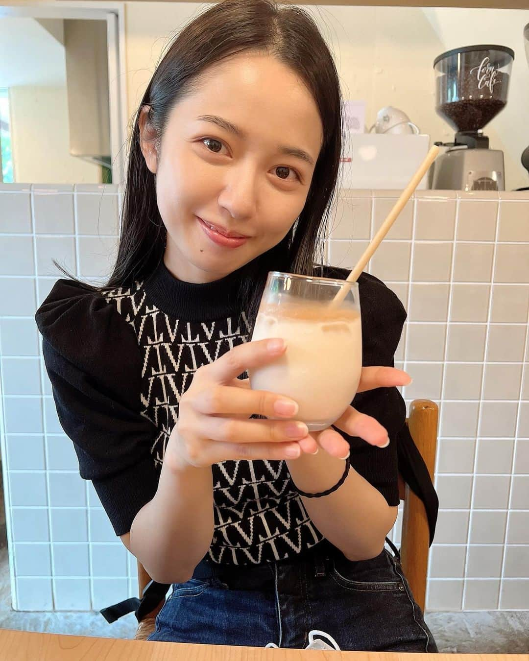 高山璃奈さんのインスタグラム写真 - (高山璃奈Instagram)「⁡ ラーメンを食べに行こうと歩いていたら バッタリ オシャレ女子に遭遇したので 便乗して私もオシャレランチを楽しみました😆❤️ ⁡ @forucafe お店もきれいで ロースビーフ丼もデザートのキャロットケーキも美味しかったです🎶 ⁡ なんだか女子力が上がった気がしました😝❣️ ⁡ #フォルカフェ #forucafe #西早稲田カフェ #西早稲田グルメ #ローストビーフ丼 #カフェ活」8月15日 22時17分 - rina__takayama