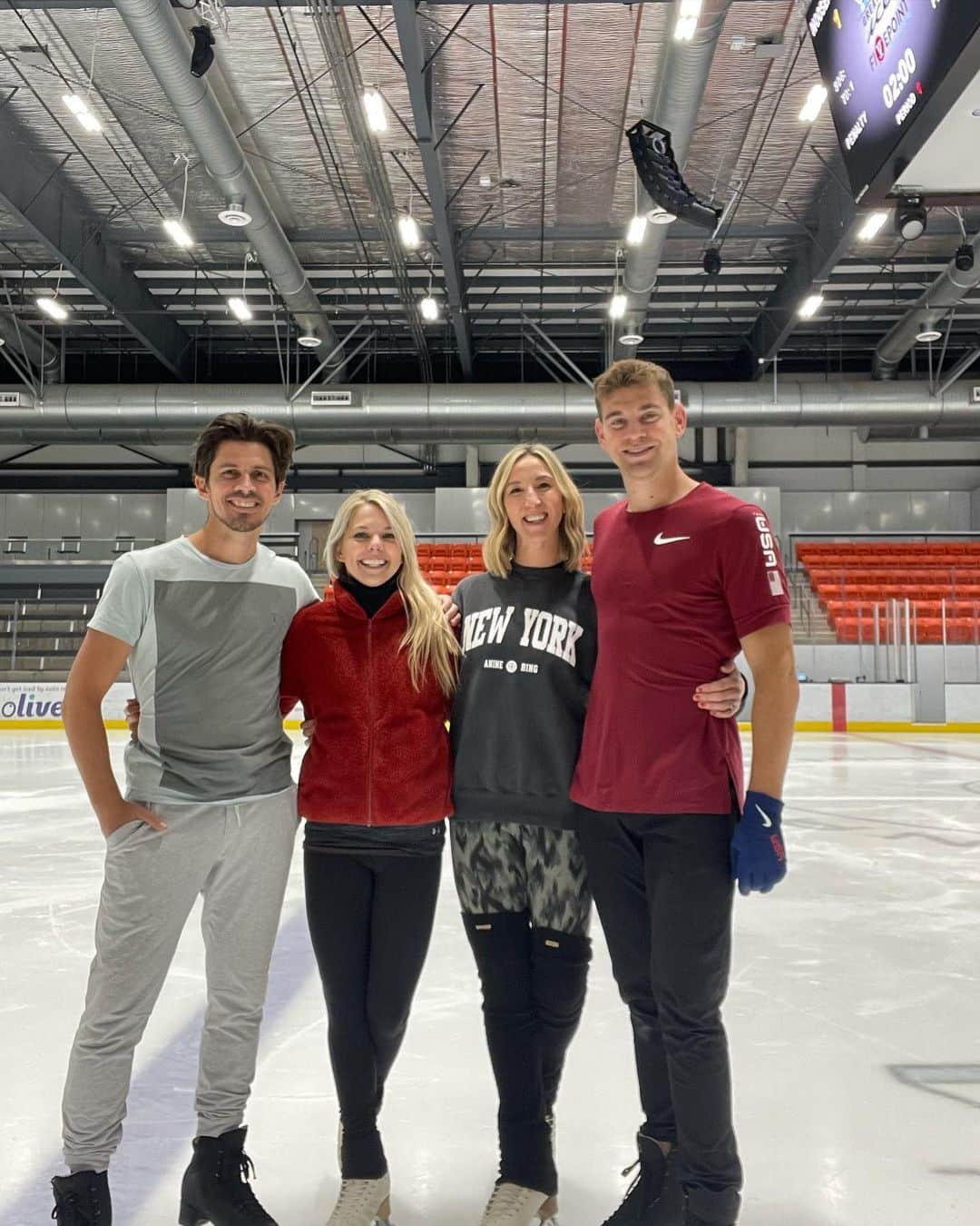 シネイド・ケアーのインスタグラム：「What a great time @johnkerrsk8er and I had at @greatparkice working with @alexa_knierim and @brandon_f1992 for this years long program😎🙌🏻 Also had fun with this super talented Junior team who are also destined for great things😊 Thank you for having us @teamtoddandjenni 💗 #usfigureskating #worldchampions」