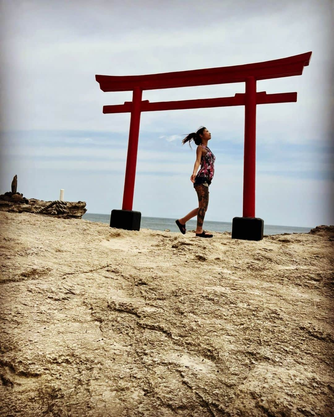 松田ゆう姫さんのインスタグラム写真 - (松田ゆう姫Instagram)「#白浜神社  #女子旅  #下田  女子2人でゆるり旅してきました 夏の暑さは嫌いだけど夏の遊びは好き楽しかった♡  #鳥居 #海 #青空 #ポートレート #ファインダー越しの私の世界 #神社 #神社巡り #静岡 #旅行 #游姫 #shizuoka #temple #shirahamatemple #shirahama #portrait #photography #goodtimes #niceshot #girlstravel #travelshots #seaview #skyblue」8月15日 22時44分 - yu________k1