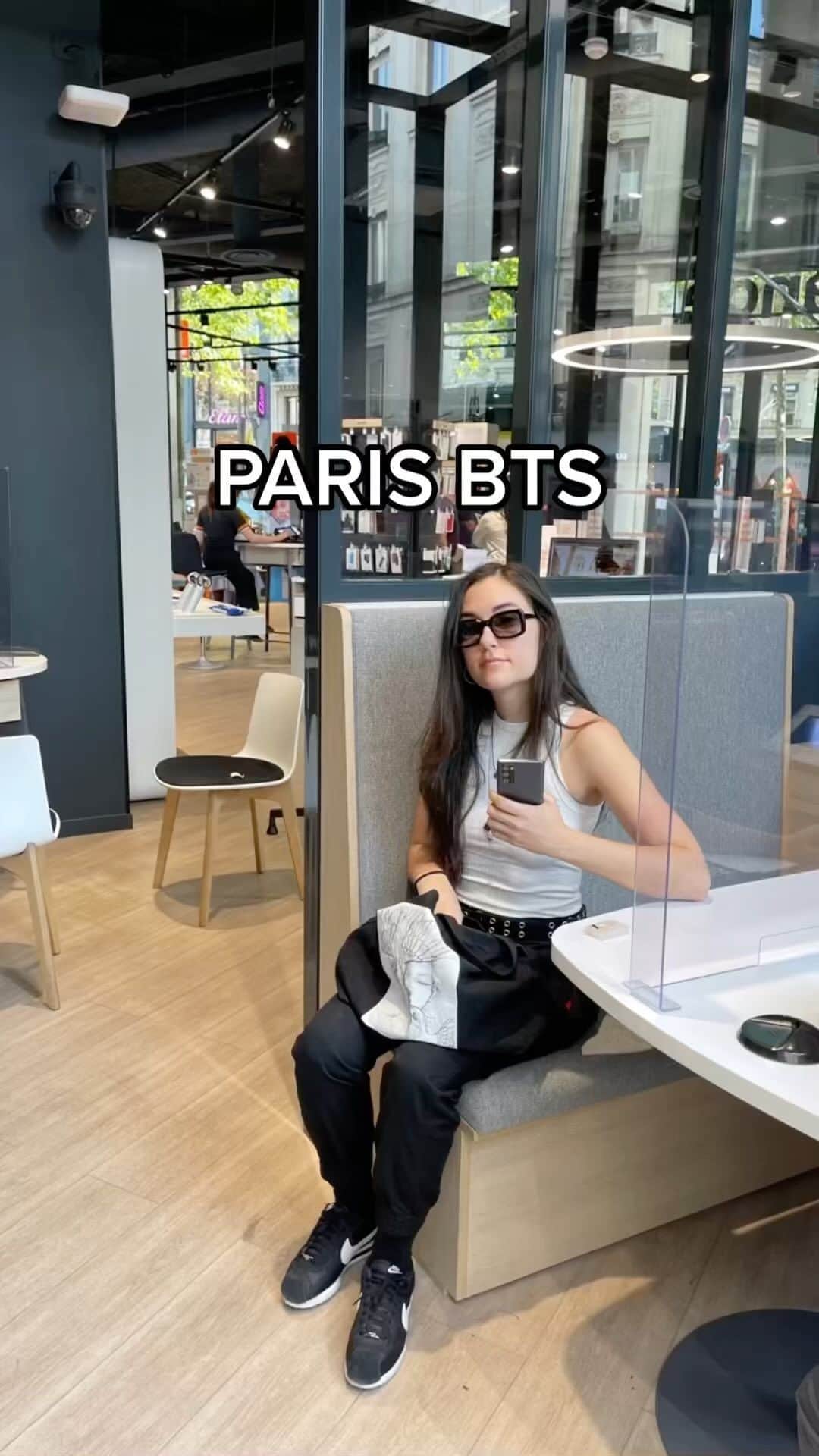 サーシャ・グレイのインスタグラム：「The full vods are better👉YouTube.com/sashagrey for more」