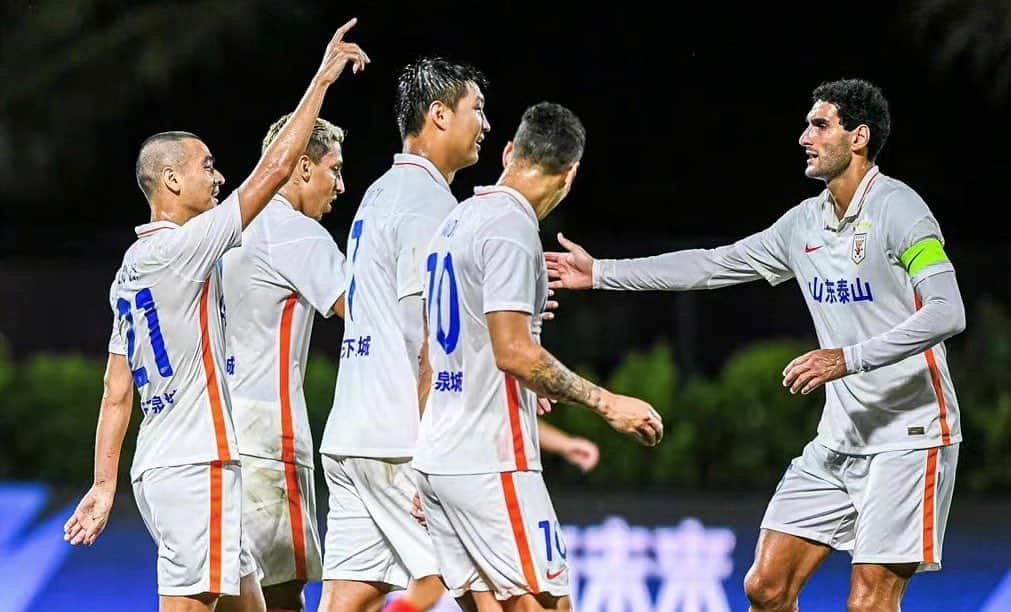 マルアン・フェライニさんのインスタグラム写真 - (マルアン・フェライニInstagram)「Good to be back... + 3 point we continue 💪 ⚽️」8月16日 1時29分 - fellaini