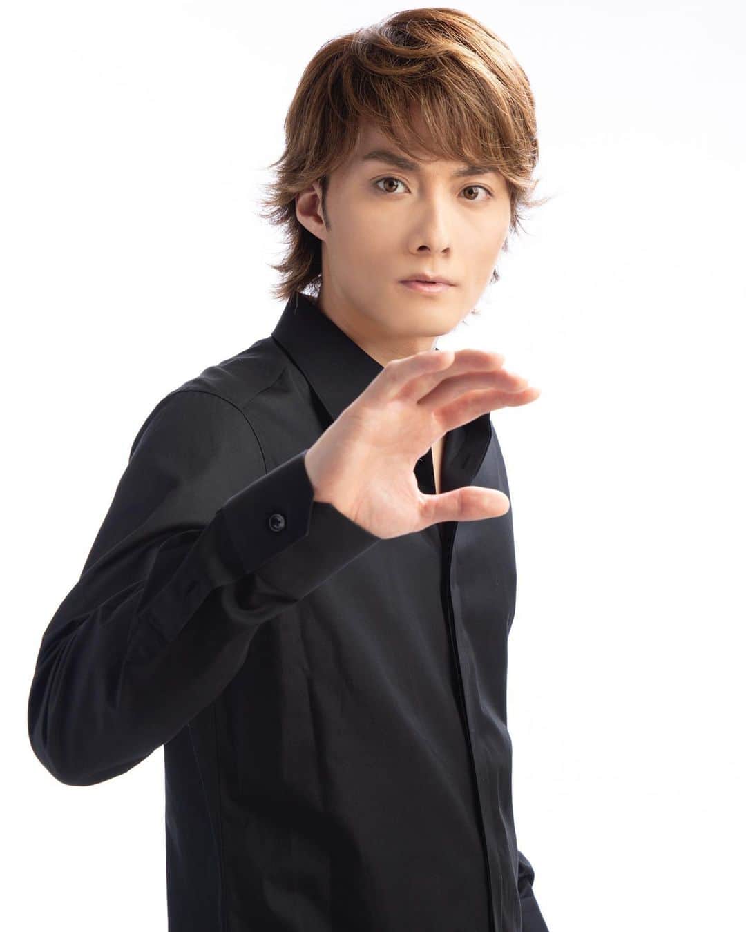 のインスタグラム：「劇場版「SPELL」第２章の出演が決定しました^_^  今回も、大村崑さんとW主演を させていただきます！  そして、安藤美姫さんとも はじめて作品で共演させていただきます。 楽しみです！  ニュースもたくさん掲載して いただきありがとうございます。  映画お楽しみに^_^  HP出版公式サイトはこちら  https://humanpictures2022.com/news/699/  Yahoo!ニュースです！  https://news.yahoo.co.jp/articles/c75afb4f4ad56d0d6837735c421e7db5984f10cd  https://news.yahoo.co.jp/articles/defd4f515fc2ccf9c35ec45152972bda0462716a  https://news.yahoo.co.jp/articles/20ed7609e803ae98061c83eb529106ab6f7543ab  https://news.yahoo.co.jp/articles/0a97ea897be4f1b19ca919b9c31ee0132fef49d3  https://news.yahoo.co.jp/articles/8c2741dcd6088907a31d82b0f93055cf1d2c15f1  https://news.yahoo.co.jp/articles/787a13589030df4768def269b8045b72a5e7b549  #spell  #寺西優真 #寺西一浩 監督 #大村崑 さん #安藤美姫 さん #北條透子 さん #映画  #映画好きな人と繋がりたい  #ホラー  #サスペンス」