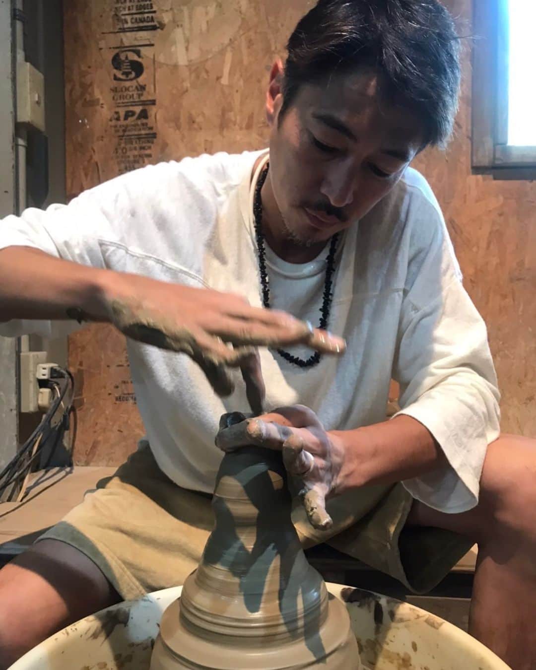 窪塚洋介のインスタグラム：「作陶‼️作陶‼️作陶‼️ in 丹文窯　with 大西雅文」