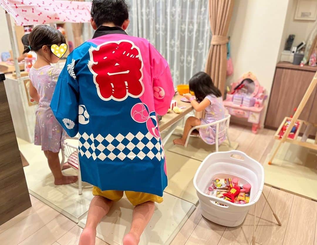 石田明さんのインスタグラム写真 - (石田明Instagram)「お家でお祭りしました。  #娘たち #石田たち #三姉妹 #祭り」8月16日 9時46分 - nonstyle_ishida