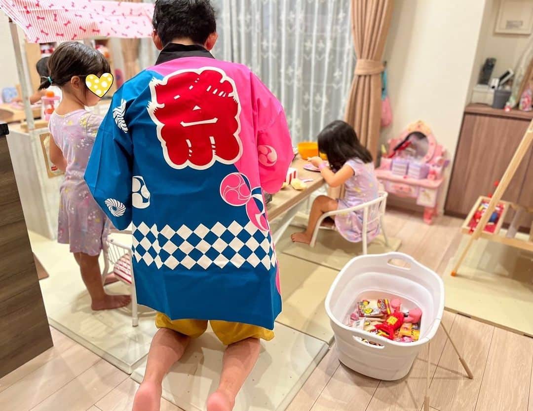 のインスタグラム：「お家でお祭りしました。  #娘たち #石田たち #三姉妹 #祭り」