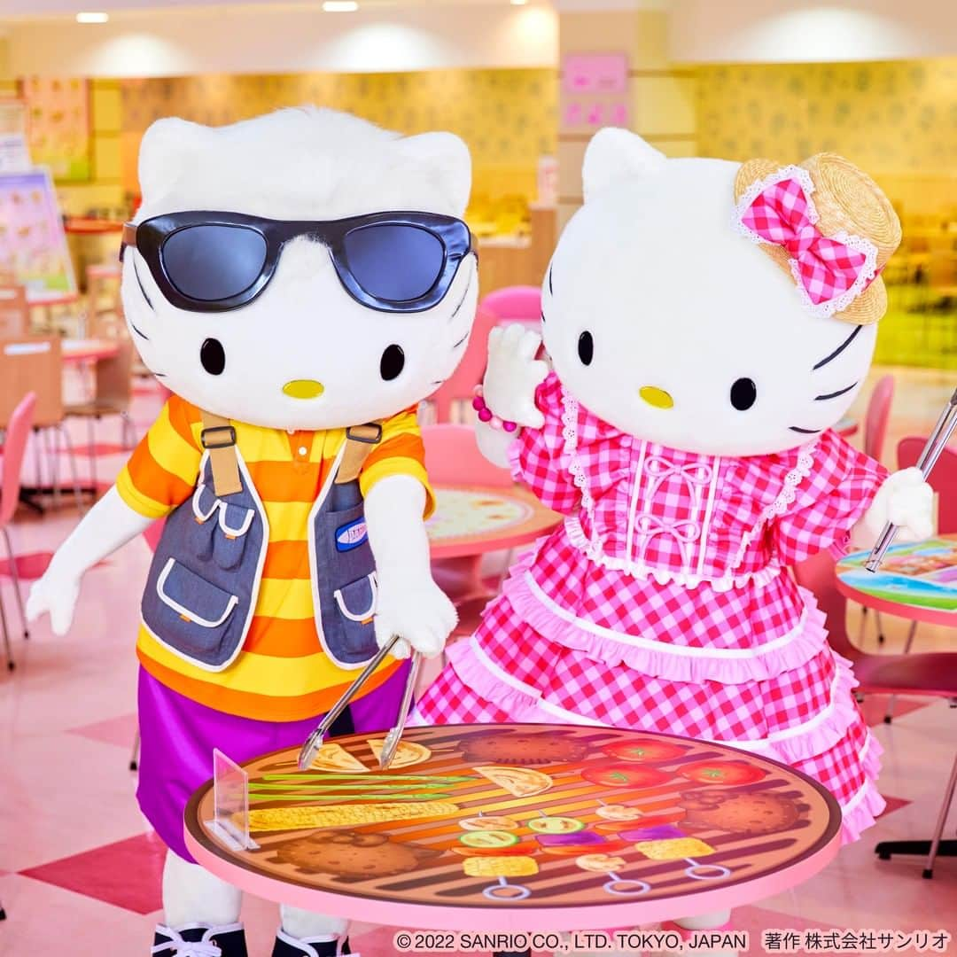 Sanrio Purolandさんのインスタグラム写真 - (Sanrio PurolandInstagram)「キティとダニエルは何をしているのかな？ (正解は下にあるよ！) … … … … 正解は、バーベキュー！？ 実は #夏ぴゅーろ 限定のフォトスポット💕  キャラクターフードコートのテーブルにはバーベキューのほかにも夏の思い出がたくさん✨ - みんなも写真を撮ってみてね！ - #サンリオピューロランド #sanriopuroland #ピューロランド #ピューロジェニック #ピューロ #サンリオ #テーマパーク #サンリオ好き #夏ぴゅーろ #キティ #ハローキティ #ダニエル #ディアダニエル #推し事 #推しのいる生活 #可愛いものが好き #ピューロ写真部 #ゆめかわ #ゆめかわいい #KAWAII」8月16日 10時00分 - purolandjp