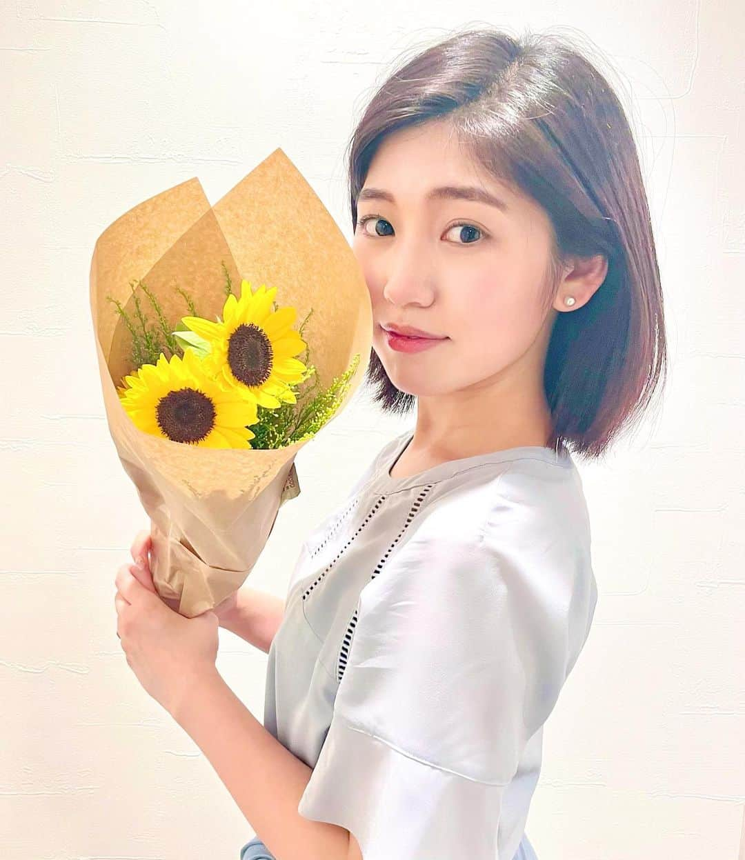 高橋幸のインスタグラム：「おうち用にひまわりを🌻 きょうは35度以上の猛暑日、40度以上の酷暑日になる予想が各地で出ていますね💦　体調に気をつけて過ごしていきましょう、、！  #sunflower #夏」