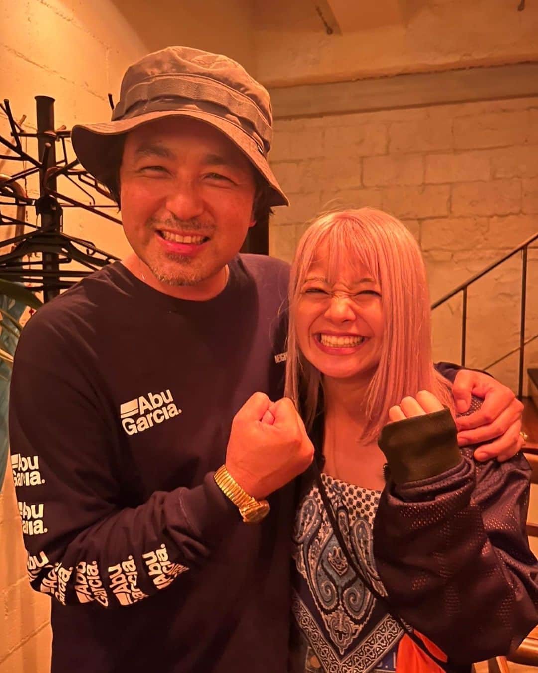 藤原亜紀乃のインスタグラム：「マッコイさんをはじめ、 スタッフの方々✨ 恵比寿マスカッツ7年間 マーガリンズ3年間 大変お世話になりました🙇‍♀️  最高の仲間と最高の思い出が出来ました🥰  ひまわり組のみんな🌻 たくさん支えてくれてありがとう😭  マスカッツを卒業しても、みんな会いに来てください♥️ 卒業しても、これからもマスカッツらしく！ なんでもがむしゃらに顔晴ります！   #恵比寿マスカッツ  #卒業  #1期生」