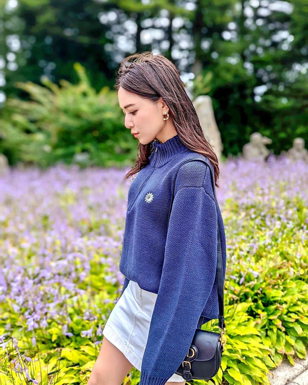 のインスタグラム：「こんにちは♡ 香川では雲辺寺山頂公園へ✨ 日本最大級のロープウェイに乗って移動するんだけど標高920mでとっても涼しくて🌿 香川県と徳島県の県境でもあるのだよ！ そんな時用にもってきてたEVRISの新作のSUNNYハーフジップニットトップスを着ました♥️ 胸元のワンポイントが可愛いのとダボッとした丈感が可愛い☺️🌸zozoで買えるよ！ . @evris_official @evris_snap_official  https://zozo.jp/shop/evris/goods/66120477/?did=108894533 #evris #りなまるコーデ #秋服コーデ #雲辺寺 #登山 #山頂 #香川 #香川観光 #kagawa #pr」