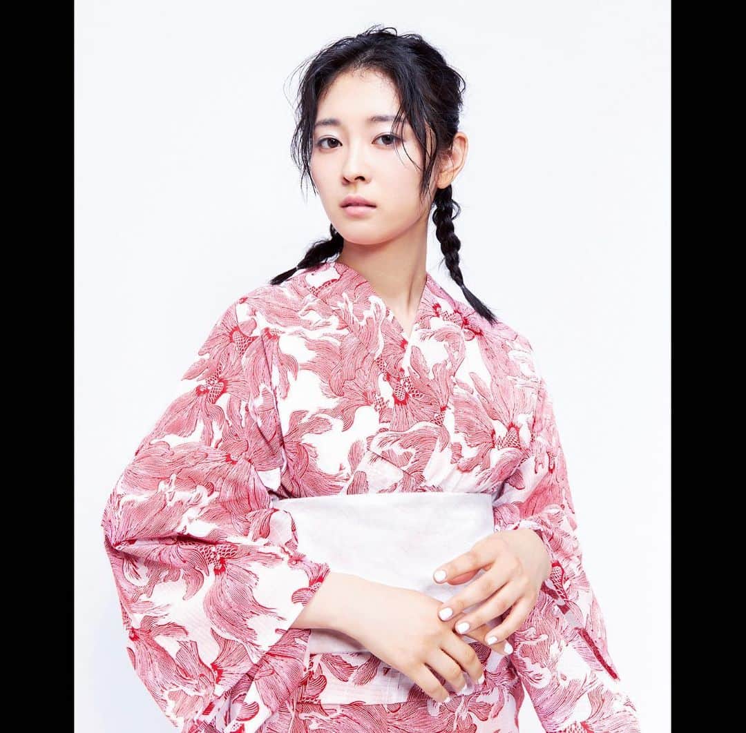 河村花のインスタグラム：「. 浴衣の柄と色とメイクと…本当素敵でした。 これでお祭り行きたいな🎆  NISHIOKA PENCIL YUKATA ARCHIVES  Yukata @nishiokapencil Coordination @emon.kimono_official Hair & Make  @kimono__kind @kind_nakag Photograph @lillyrie」