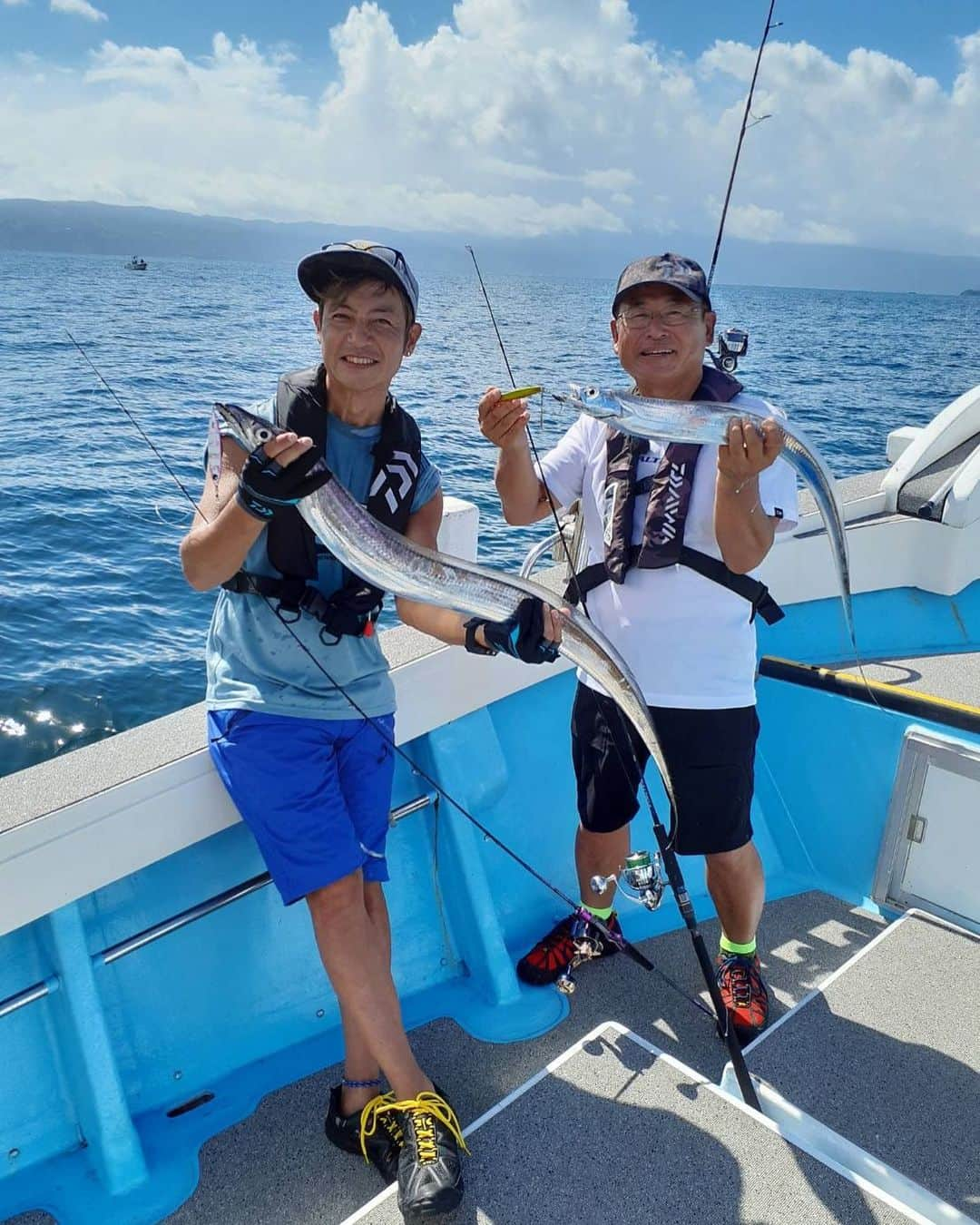 つるの剛士さんのインスタグラム写真 - (つるの剛士Instagram)「THE Fishing #村つるコンビ 第9弾 今回は鹿児島県 錦江湾にお邪魔してます🎣  桜島を目の前に拝みながら村越師匠と釣り倒してます😊  #thefishing @fishing_tvo  オンエアをお楽しみに✨✨  鹿児島 最幸だあ‼️‼️  #村越正海 @seikaimurakoshi #釣るの剛士 #DAIWA @daiwa_japan #海晴丸 #鹿児島　#桜島　#錦江湾」8月16日 13時03分 - takeshi__tsuruno