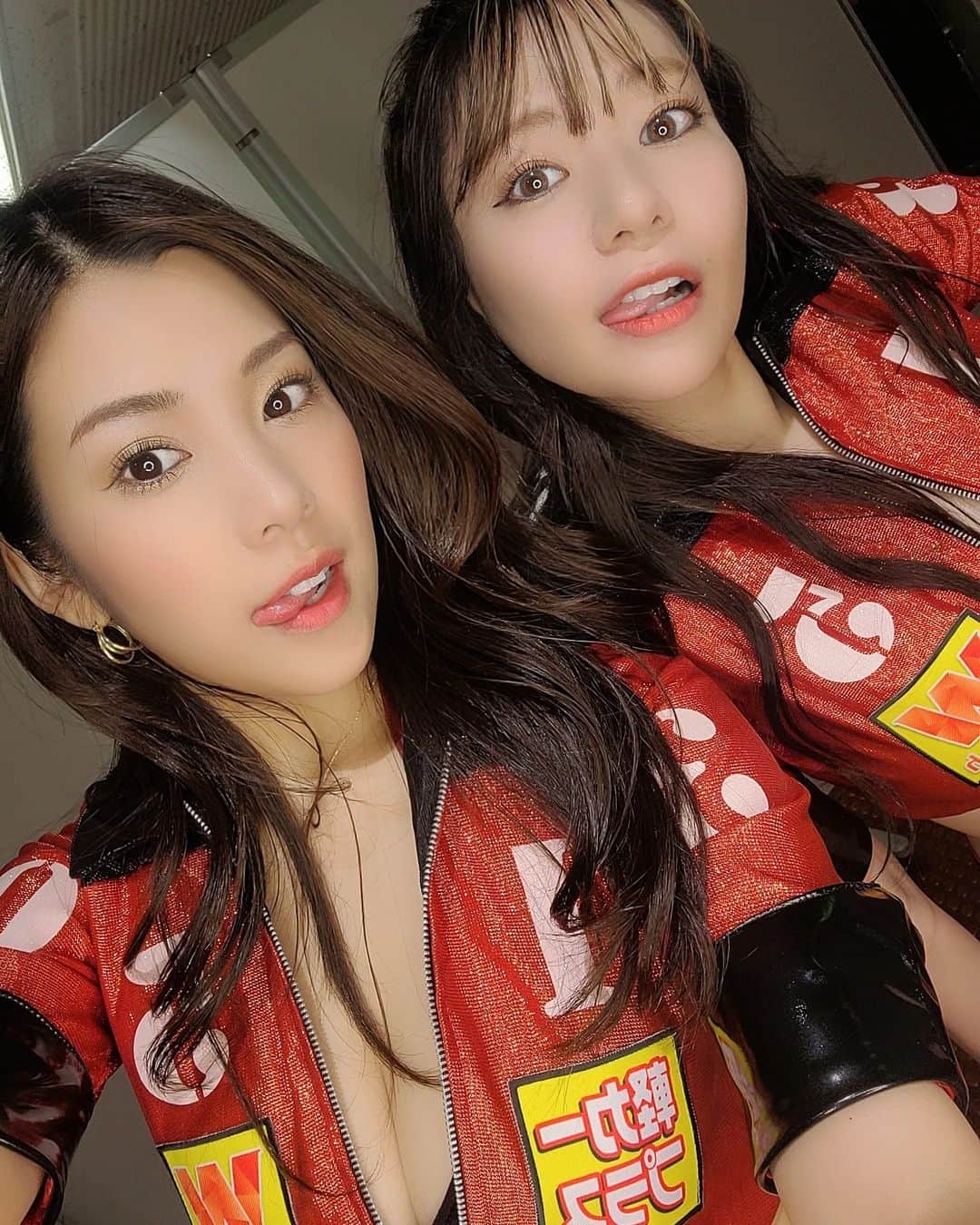 のインスタグラム：「今アカウント２つやから上手くどっちにも投稿するの慣れてなくて🤣通知いってる人すみません🙏  きほちん💜 FRIEND風に撮った✌️笑 きほちんのちょんまげは内田がつくったの！ 喜んでくれて、私も喜びました🥰笑  #内田瑞穂#グラビア#グラドル#glamor#gravure#sexy#hot#asian#Japanese#girl#instagood#ig#ig_japan#igers#amorous#얼스타그렘#일본#섹시#일상#소통#팔로우#性感的#粉我#日本的」