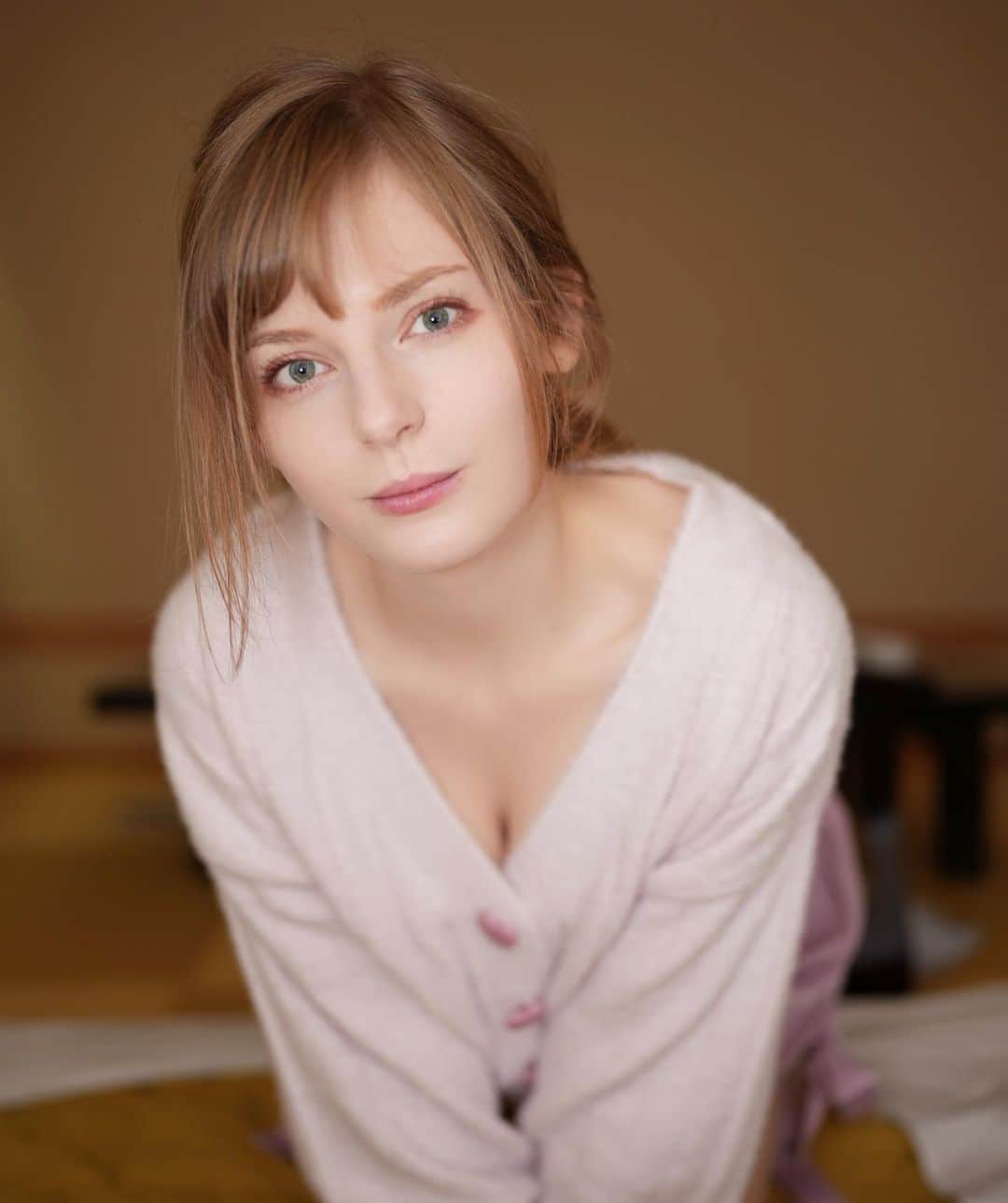 Ella Freyaのインスタグラム：「Would you like some tea ^_^ お茶でも飲みますか」
