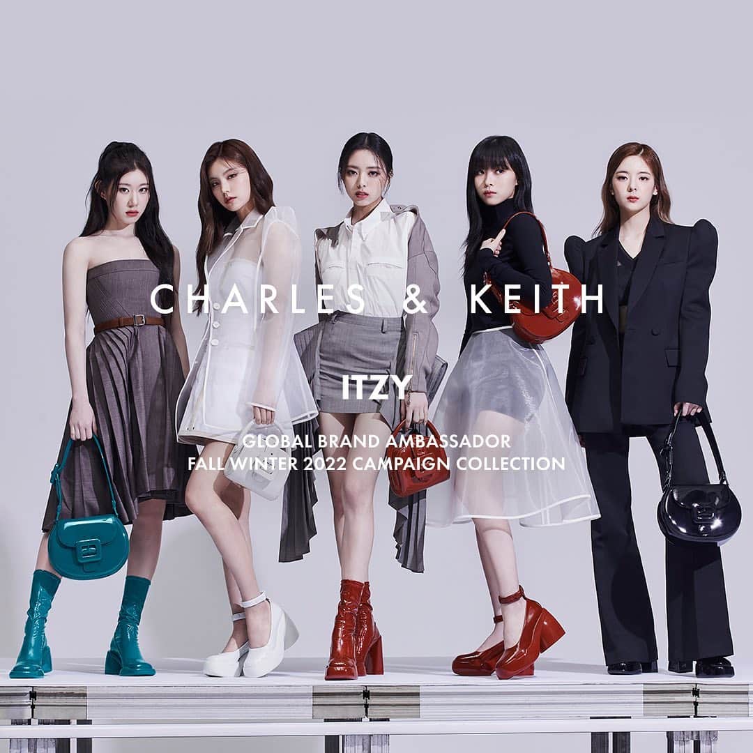 ITZYさんのインスタグラム写真 - (ITZYInstagram)「@itzy.all.in.us presenting the Fall Winter 2022 Campaign Collection.   #ITZYxCharlesKeith #CharlesKeithFW22  Photographed by Hee June Kim」8月16日 17時00分 - itzy.all.in.us