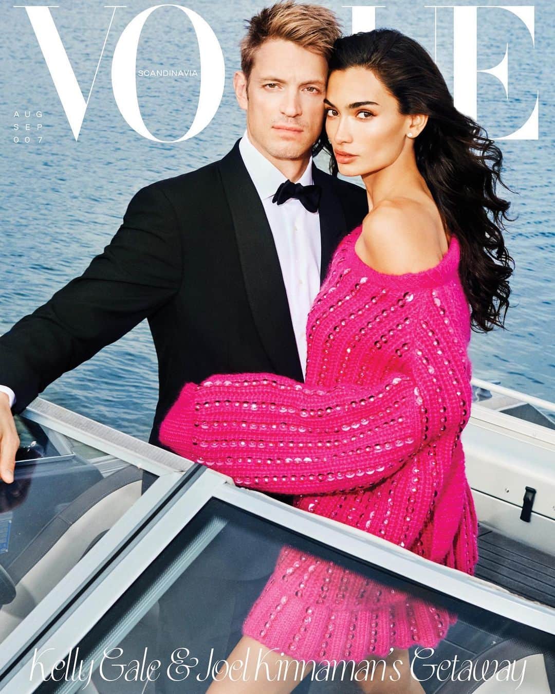 ケリー・ゲイルのインスタグラム：「Joel Kinnaman and Kelly Gale can’t keep their hands off each other. Outrageously attractive and unabashedly in love, the recently-engaged Swedish power couple star on the cover of Vogue Scandinavia's August-September 2022 issue — the exclusive anniversary issue. The magazine will be delivered to you in a plastic free packaging with @svenskttenn's 'celotocaulis' pattern, secure your own copy at the link in bio.   #KellyGale wears all @maisonvalentino and #JoelKinnaman wears a full outfit from @ralphlauren with shoes from @jimmychoo  Photographed by @ellenvonunwerth Words by @shiffmane Styled by @ursulawangander Talent @kellygale @joelkinnaman Hair by @karolinaliedberg Makeup by @anyadetobon_makeup Nails by @aida_nails_beauty_ Production by @korneliaeklund」
