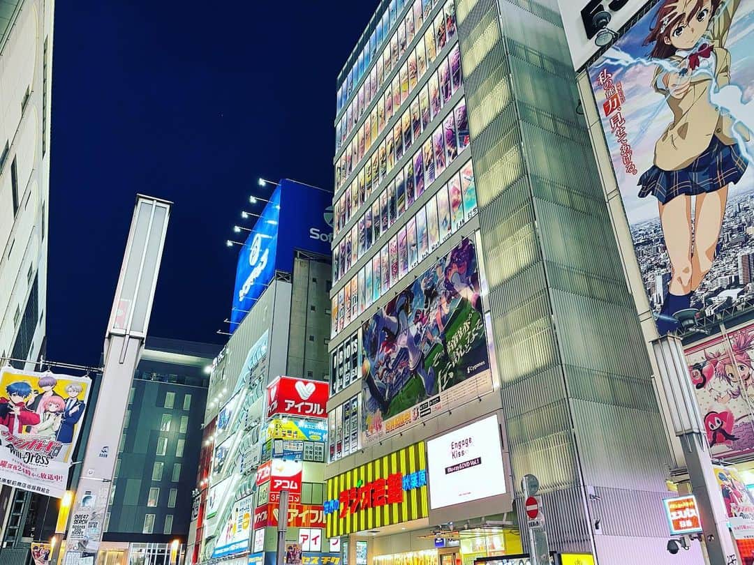 大空スバルのインスタグラム：「STEINS;GATEのラジオ館📺🍌」