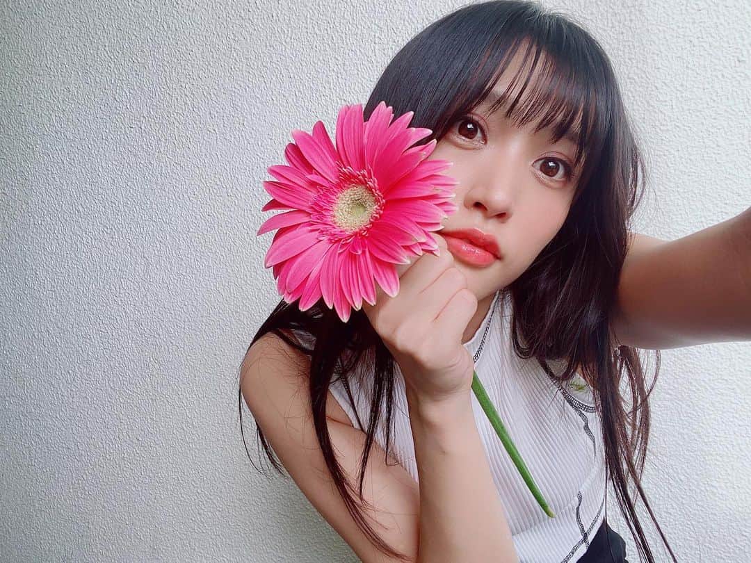 根岸愛のインスタグラム：「🌸🌸🌸 . 暑いねぇ🌞 お花見て和む夏🌸 . #flower #花 #花のある暮らし」