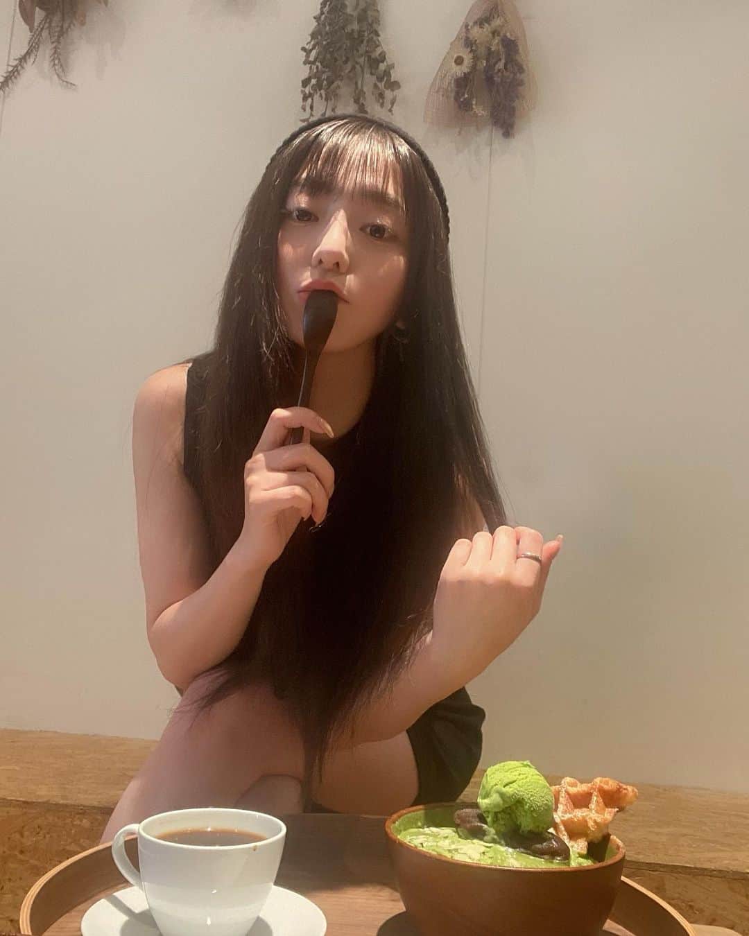堀尾実咲のインスタグラム：「福岡で行ったかわいいカフェ💐  #fukuoka #福岡カフェ #薬院カフェ #韓国カフェ #カフェプラスハチニ #クロッフル #darich #shein #shein購入品 #sheinコーデ」
