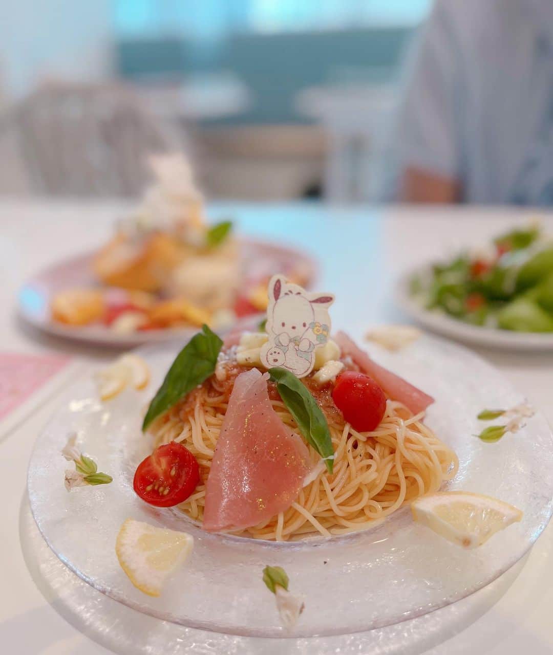 岩佐美咲のインスタグラム：「ポチャッコのコラボメニュー食べて来た🥰推し活🥰　　　　　　　　　　　 みんなはどう？推し活捗ってる？　　　　　　 　　　　　　　　　　　　　　　　　　　 #ポチャッコ #サンリオ #カフェ #コラボメニュー #パンケーキ #パスタ #推し #推し活 #pochacco #sanrio #pancakes #sweet #cafe #pasta」