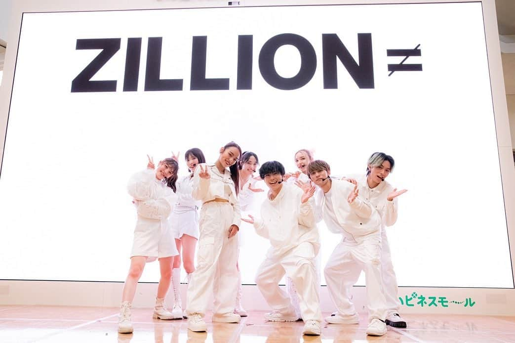 ZILLIONさんのインスタグラム写真 - (ZILLIONInstagram)「📸LIVE PHOTO📸  == 2022.08.14 (sun) イオンレイクタウンkaze ミニライブ&特典会 ==  photos by @ishikawa_no_image   #ZILLION #ジリオン」8月16日 18時38分 - zillion_zln_official