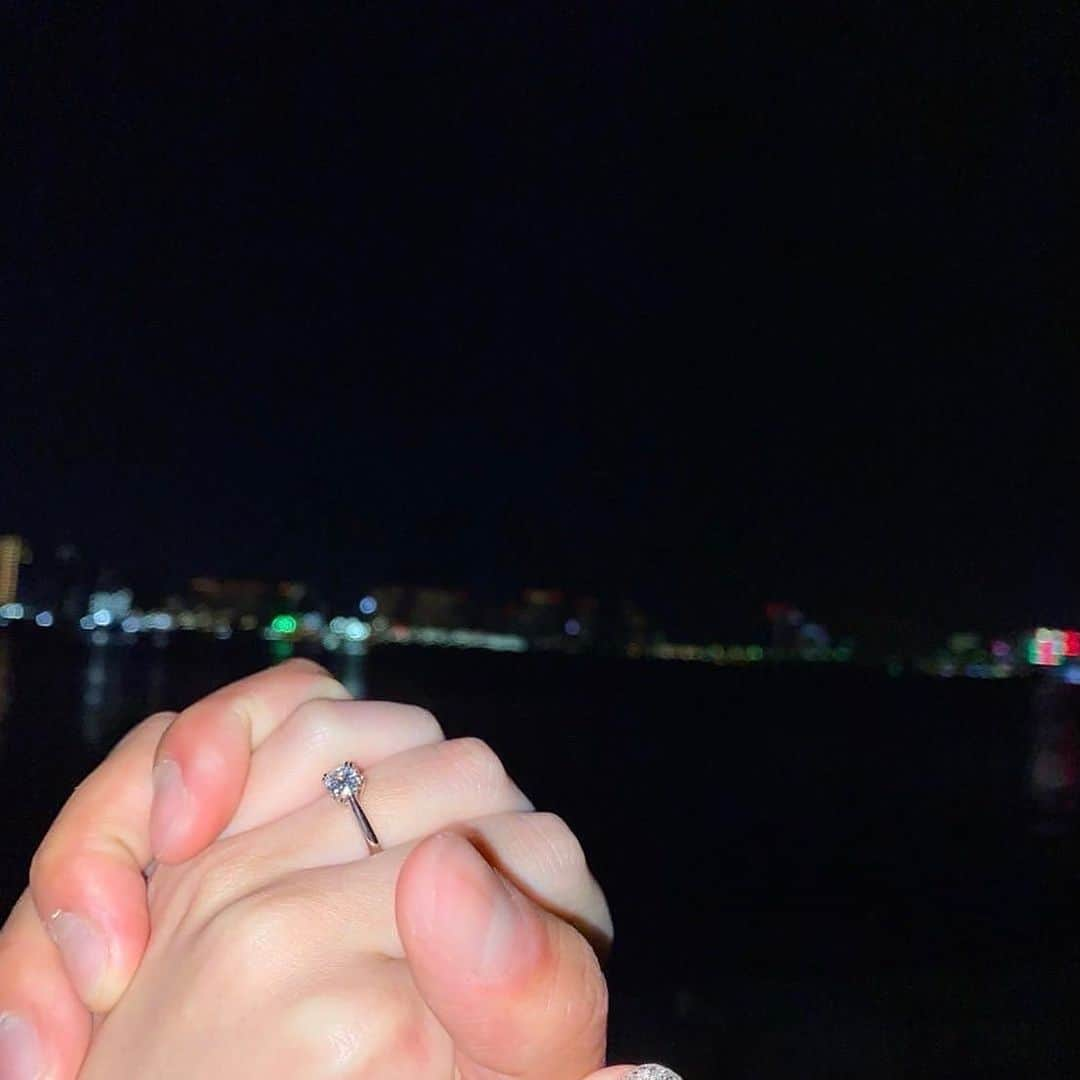 新井遥のインスタグラム：「＾ いつも応援して下さる皆様へ🕊  この度素敵なご縁を頂き結婚する運びとなりました。 本当に愛情深く自分の両親と同じくらいの愛を注いでくれる素敵な人に巡り会えました。  突然の報告となりましたが今後も暖かく見守って頂けると嬉しいです🙇‍♀️✨」