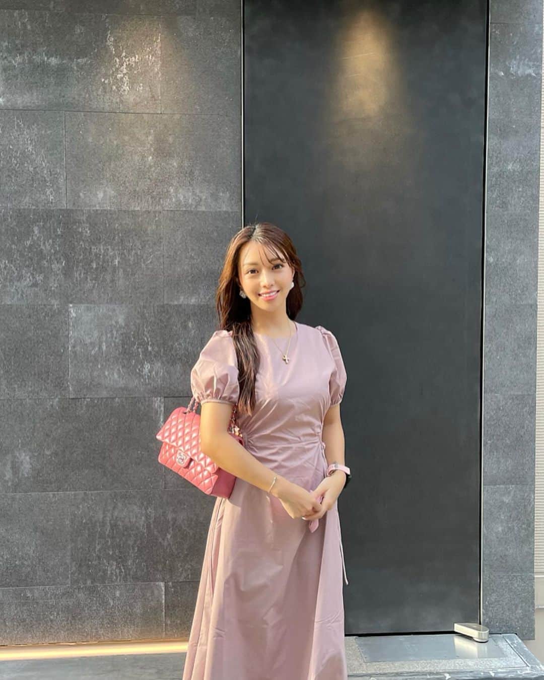 のインスタグラム：「場所非公開 会員50名、入会金100万 美味しいと有名な 『shizuku limited50』 美食会貸切に 連れてって頂きました🥹♡ 700回包丁入ってる 有名な烏賊さん  食べたことのある食材が ここまで食感も風味も変化して 最大限の完成形まで引き出す 三上さんの食への愛情と 選りすぐりの素材 全てが想像の想像を超えていて （語彙力のなさ） 脳がとろける。 今までに食べてきた食材なんだったのか考えさせられる。 食べ終わってすぐまた思い出して食べたくなる 写真を見返しても感動で 本当ありがとうございました😩✨  また行けますように🥺❤️🙏  #shizukulimited50 #🍣 #鮨 #おまゆグルメ #遠近法 #超予約困難店 #大阪グルメ」