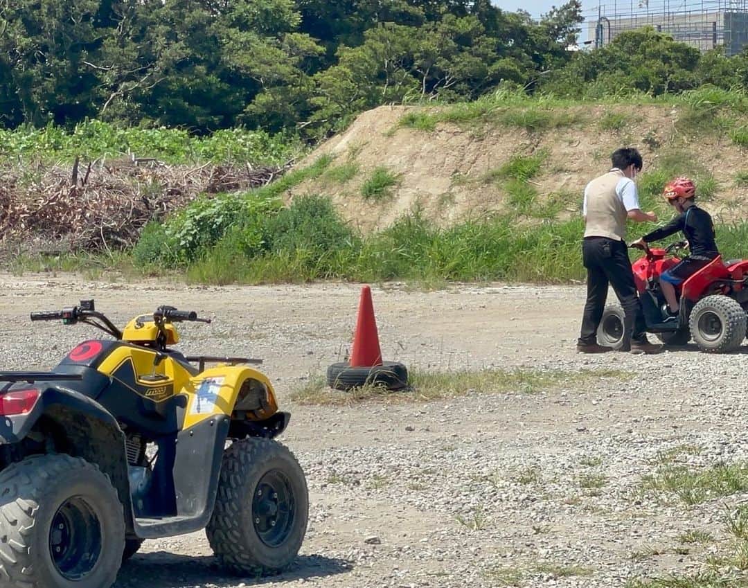 ギャル曽根のインスタグラム：「子供達はこんなの楽しいに決まってるな〜🚗」