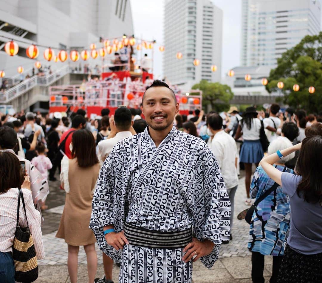 塩浦慎理のインスタグラム：「お互い独身時代に仕立てて以来一度も着ていなかった浴衣を着るチャンスがありました👘笑 #ゑり善」