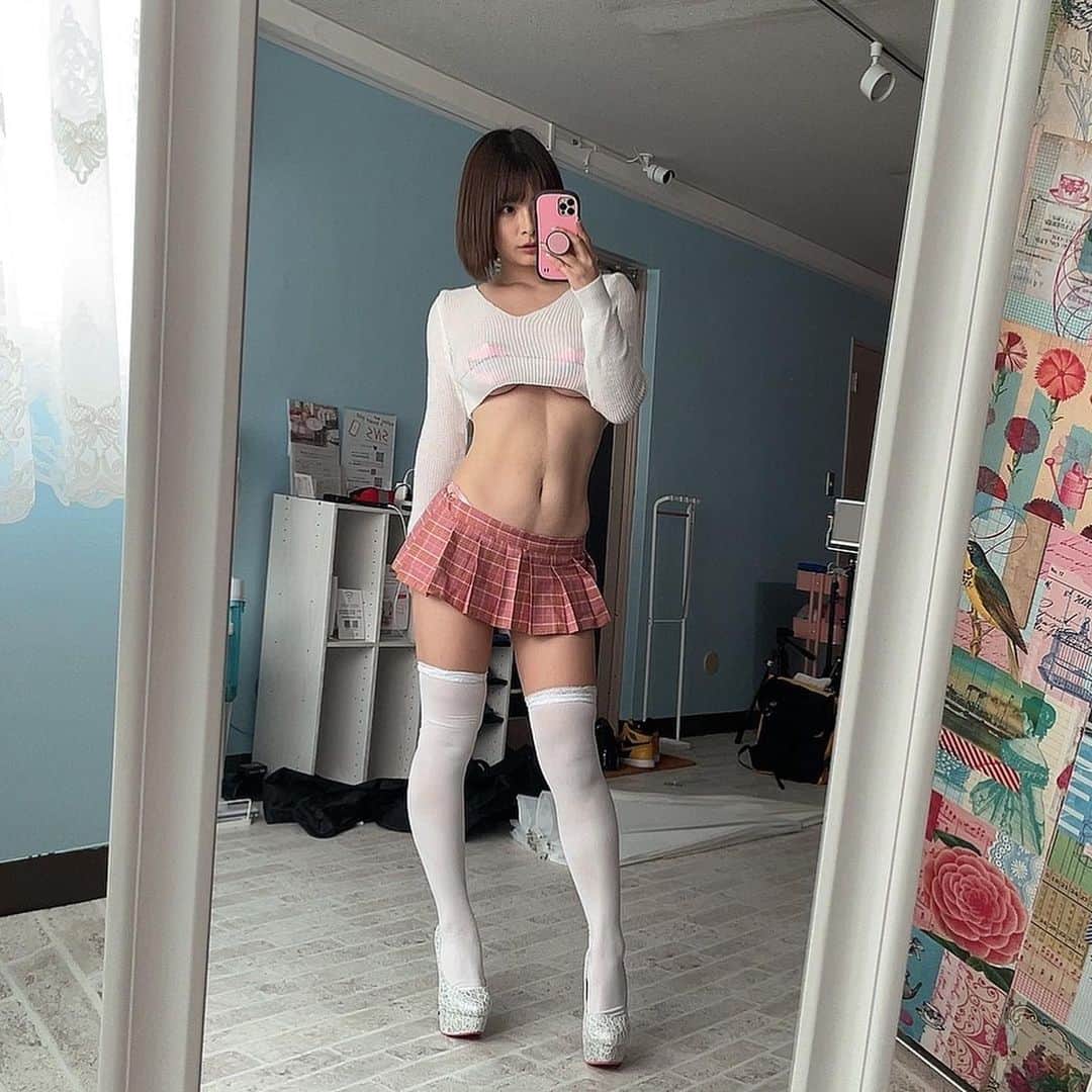 春野ゆこのインスタグラム：「#自撮り #鏡越し #全身 #コスプレ #ミニスカ」