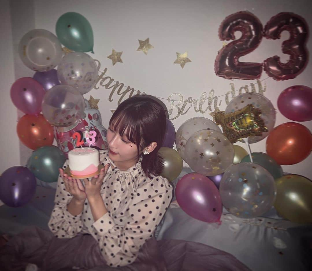 明石奈津子のインスタグラム：「23歳になりました🎂😌🧡」