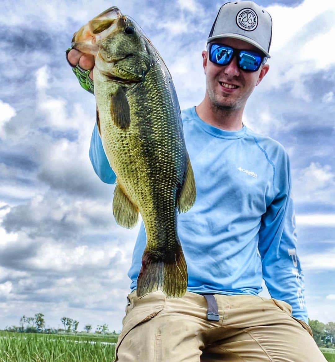 Filthy Anglers™のインスタグラム：「Michigan friend @seanhawley30 broke out the big stick and had a solid day! Congrats on the catch you are Certified Filthy www.filthyanglers.com #fishing #filthyanglers #outdoors #fish #hunting」