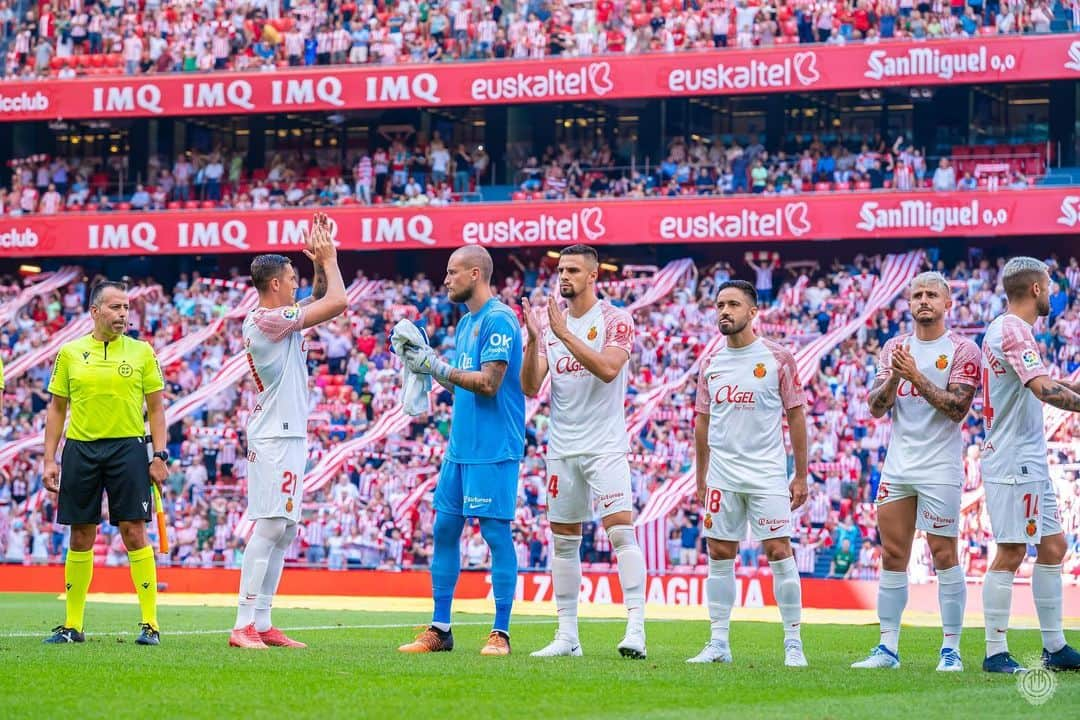 パブロ・マフェオのインスタグラム：「Toco sufrir, luchar y estar todos juntos para conseguir un punto, gran trabajo del equipo ante un gran equipo❤️🖤❤️🖤」