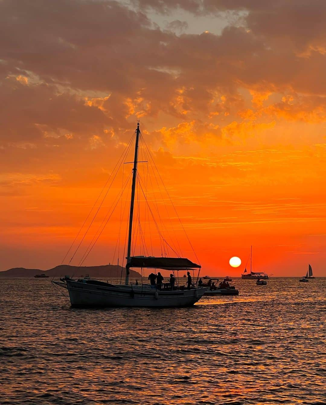 髙石リエムさんのインスタグラム写真 - (髙石リエムInstagram)「What you see ain’t always reality  . . #cafedelmar #ibiza #イビザ #sunset #夕日」8月17日 4時40分 - liamt_p