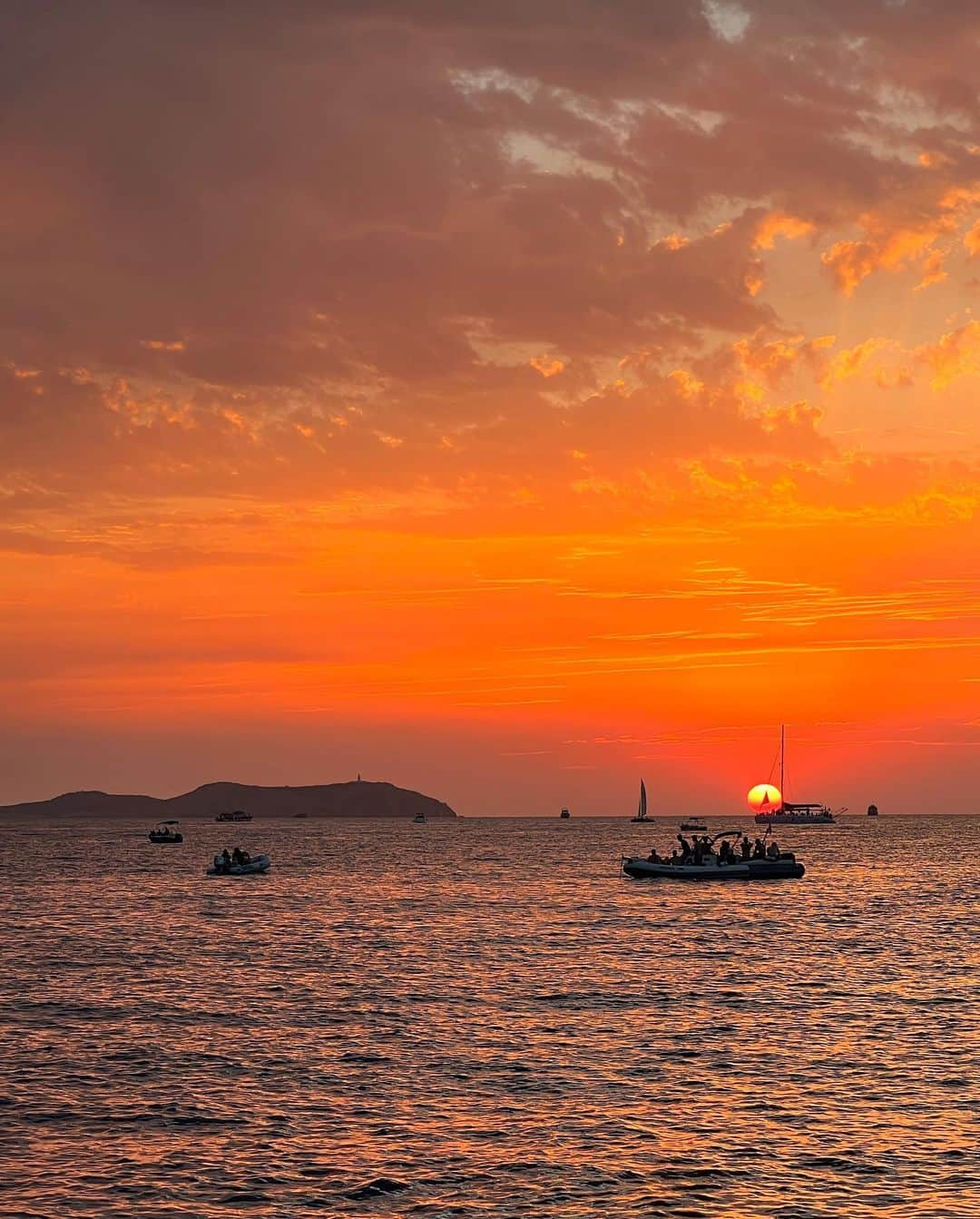 髙石リエムさんのインスタグラム写真 - (髙石リエムInstagram)「What you see ain’t always reality  . . #cafedelmar #ibiza #イビザ #sunset #夕日」8月17日 4時40分 - liamt_p