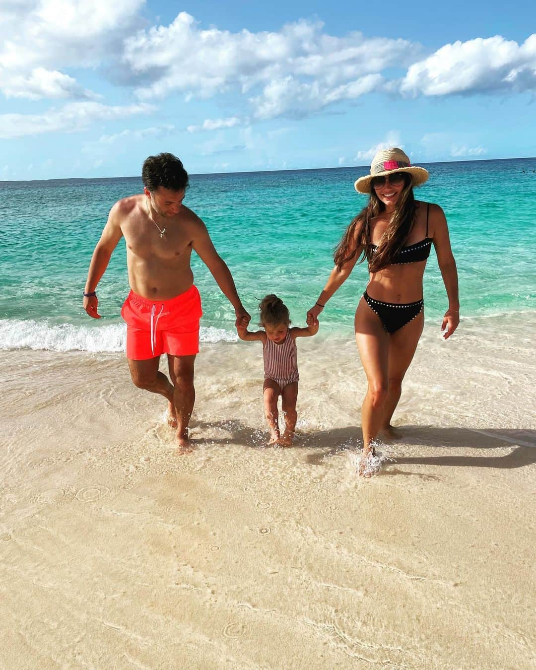 ジュゼッペ・ロッシのインスタグラム：「Family fun in Anguilla 📍 #trio #vacationmode #issavibe」
