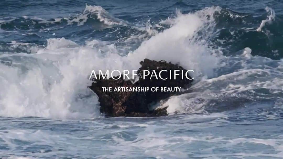 アモーレパシフィック USのインスタグラム：「World class science and 17 years of research have yielded our iconic green tea elixir exclusive Dolsongi garden of Jeju Island.  #AmorePacific」