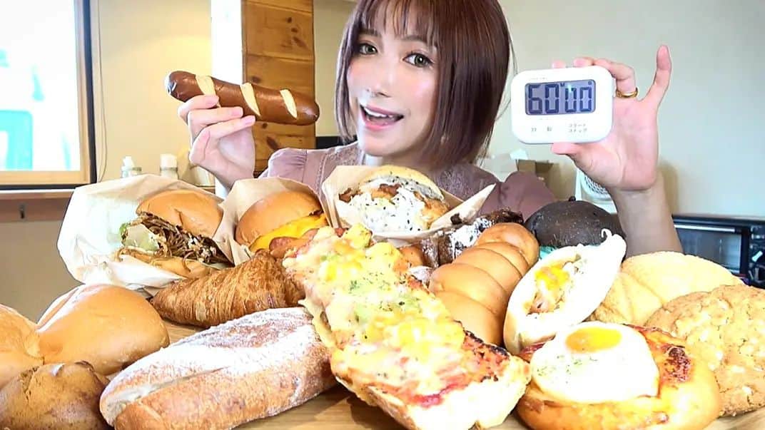 石関友梨さんのインスタグラム写真 - (石関友梨Instagram)「¥1000円で焼きたてパン食べ放題！⁡ ⁡⁡ ⁡YouTube見てくれたかな？⁡ ⁡税込1,080円でパン屋さんの焼きたてパンが⁡ ⁡食べ放題だよ🥖🍞🥐⁡⁡ ⁡⁡ ⁡しかも1ドリンク付きで3〜4個、パンによっては⁡ ⁡2個食べちゃえば元が取れちゃいます✌️ ⁡⁡⁡ ⁡私の大好きなお店✨⁡カフェスペースで⁡ ⁡焼きたてパンが食べれるパン屋さんです⁡ ⁡⁡ ⁡もちろん、単品購入も出来ます ⁡是非みんなも食べに行ってみてね🎀⁡ ⁡ ⁡食べ放題メニューは平日のみ前日までの要予約です★⁡ ⁡@share_bread ⁡ ⁡⁡ ⁡どれもボリューミーで美味しい✨⁡⁡⁡ ⁡⁡ ⁡病み上がりだったので⁡ ⁡顔が少しほっそり😂 ⁡⁡ ⁡#シェアブレッド #プロフィールからYouTube飛べます #群馬グルメ #群馬パン屋 #沼田市 #白石麻衣#白石麻衣さんの出身地 #パン屋さん #食べ放題 #群馬食べ放題 #大食い ⁡」8月17日 9時03分 - yurimorico