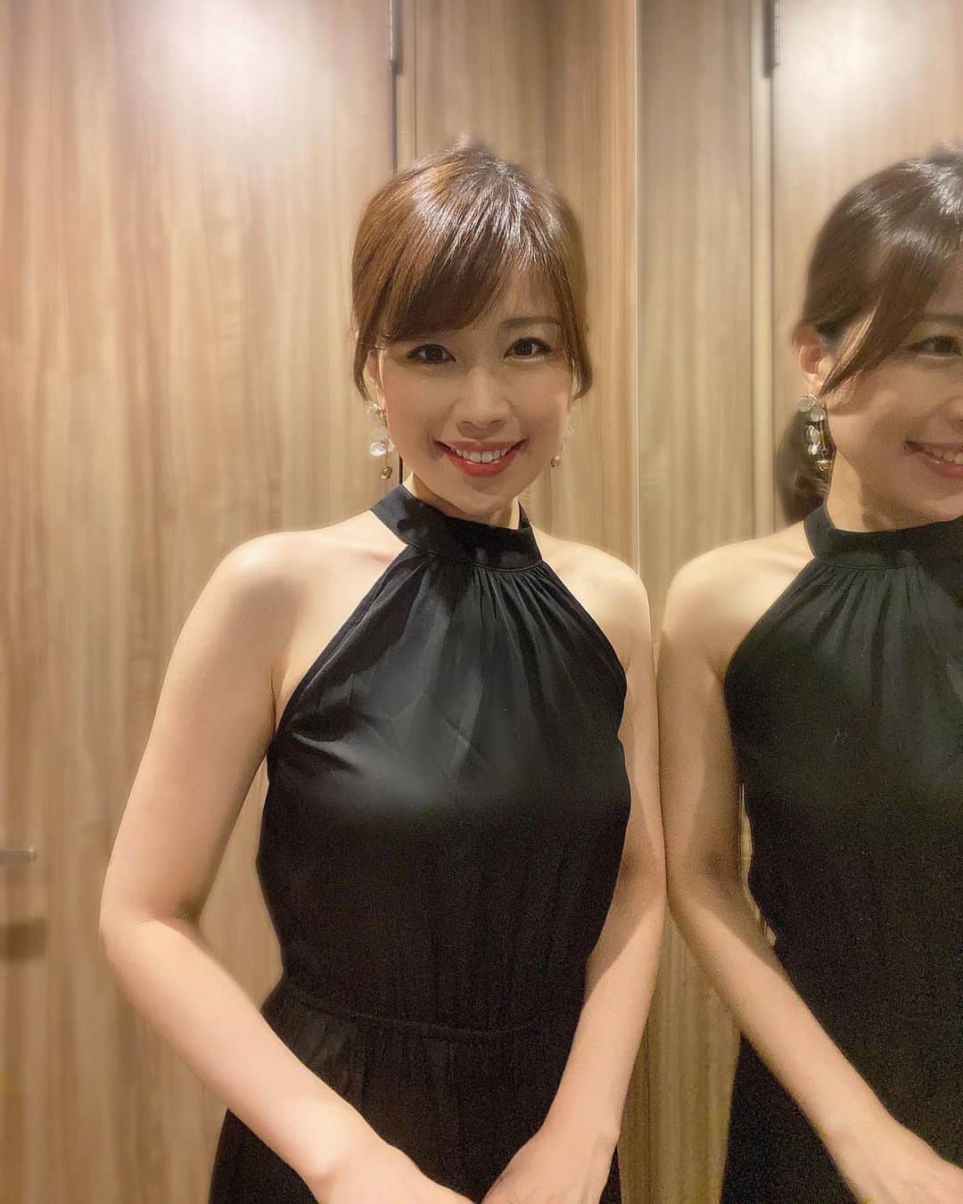 道岡桃子のインスタグラム：「衣装続き✨  黒はあまり着ないので新鮮です。  前回の柄と黒👗  どちらがいいですかね？？  #アナウンサー #アナウンサー衣装 #アナウンサーコーデ #フリーアナウンサー #リポーター #ワンピース #ワンピースコーデ #ホルターネック#ドレス #ドレス試着 #160cmコーデ #party #ootd #shein #ootdfashion #SHEINback2school #SHEINforall #ad #SHEINpartner #japan #japanesegirl #japanese #summer #silk #silkdress #dress」
