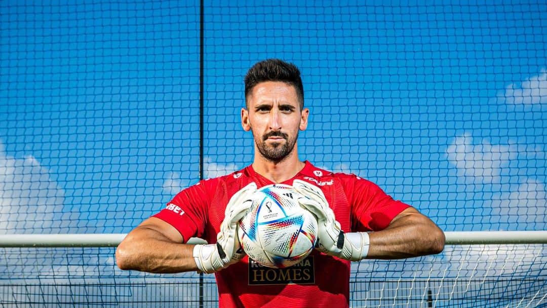 オイエル・オラサバル・パレデスのインスタグラム：「Hello @pafosfc , thank you for the welcome.  Contento de vivir esta aventura en el Pafos FC. A por ello!」