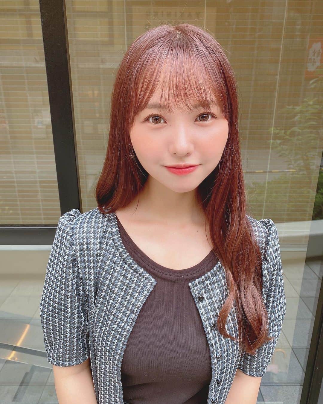 本郷柚巴のインスタグラム：「結局こういうラフな格好が好き😶‍🌫️  #ootd #夏 #GU #鎖骨蚊に噛まれて赤くなってる」