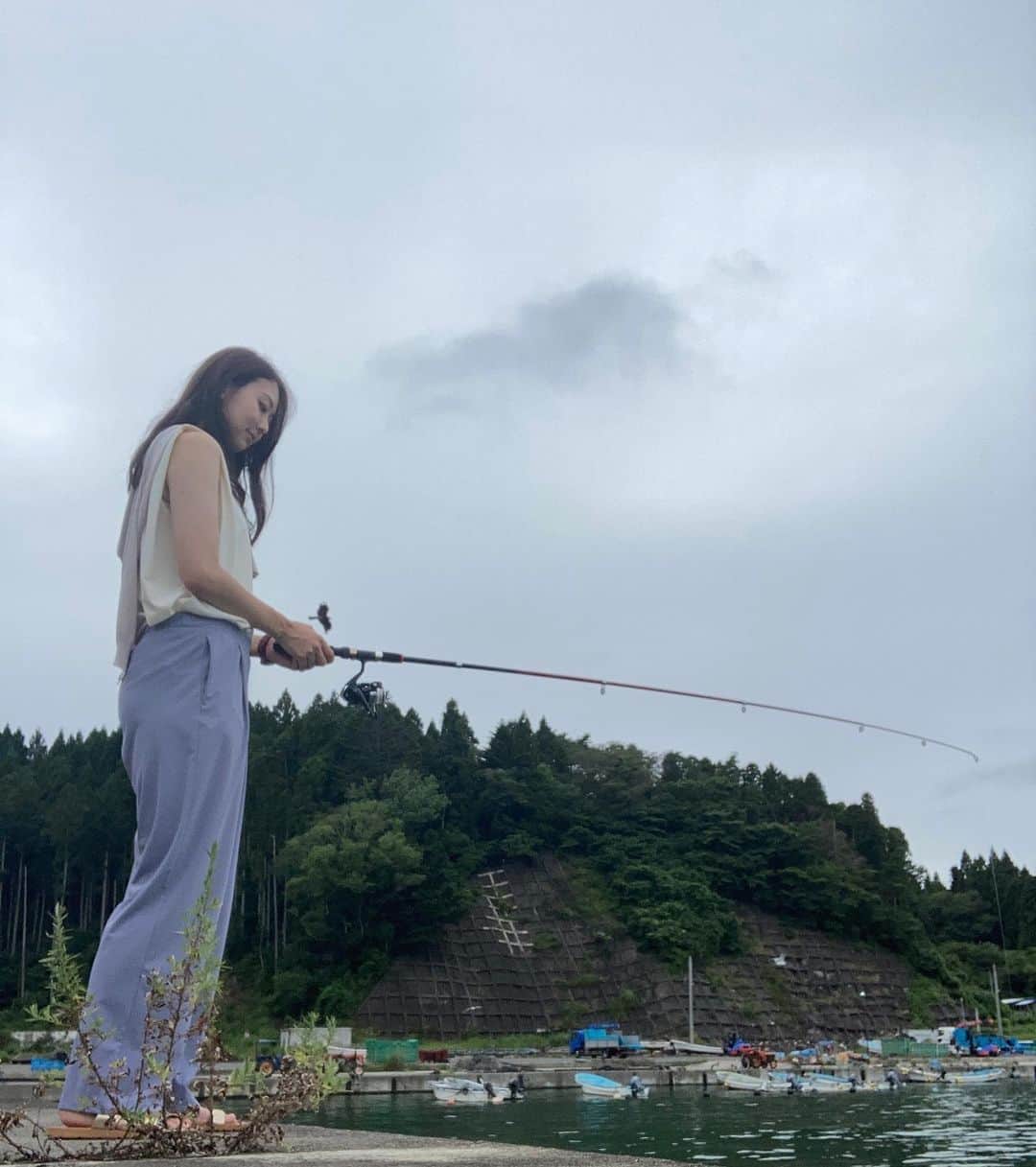 古城優奈のインスタグラム：「釣り🎣  私は1匹も釣れませんでした😗  #釣り #宮城 #海 #海釣り」