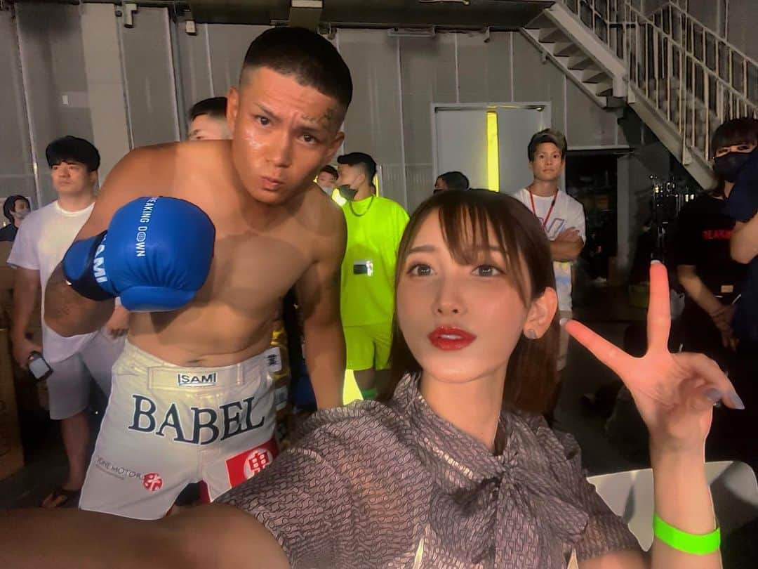 小島みゆのインスタグラム：「信原選手が 試合前に撮ってくれました🙆‍♀️  リングでフュージョン観れるとは😳!  #ブレイキングダウン  #brakingdawn 5.5」